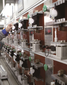 Circuit-breaker-automated-testing-line